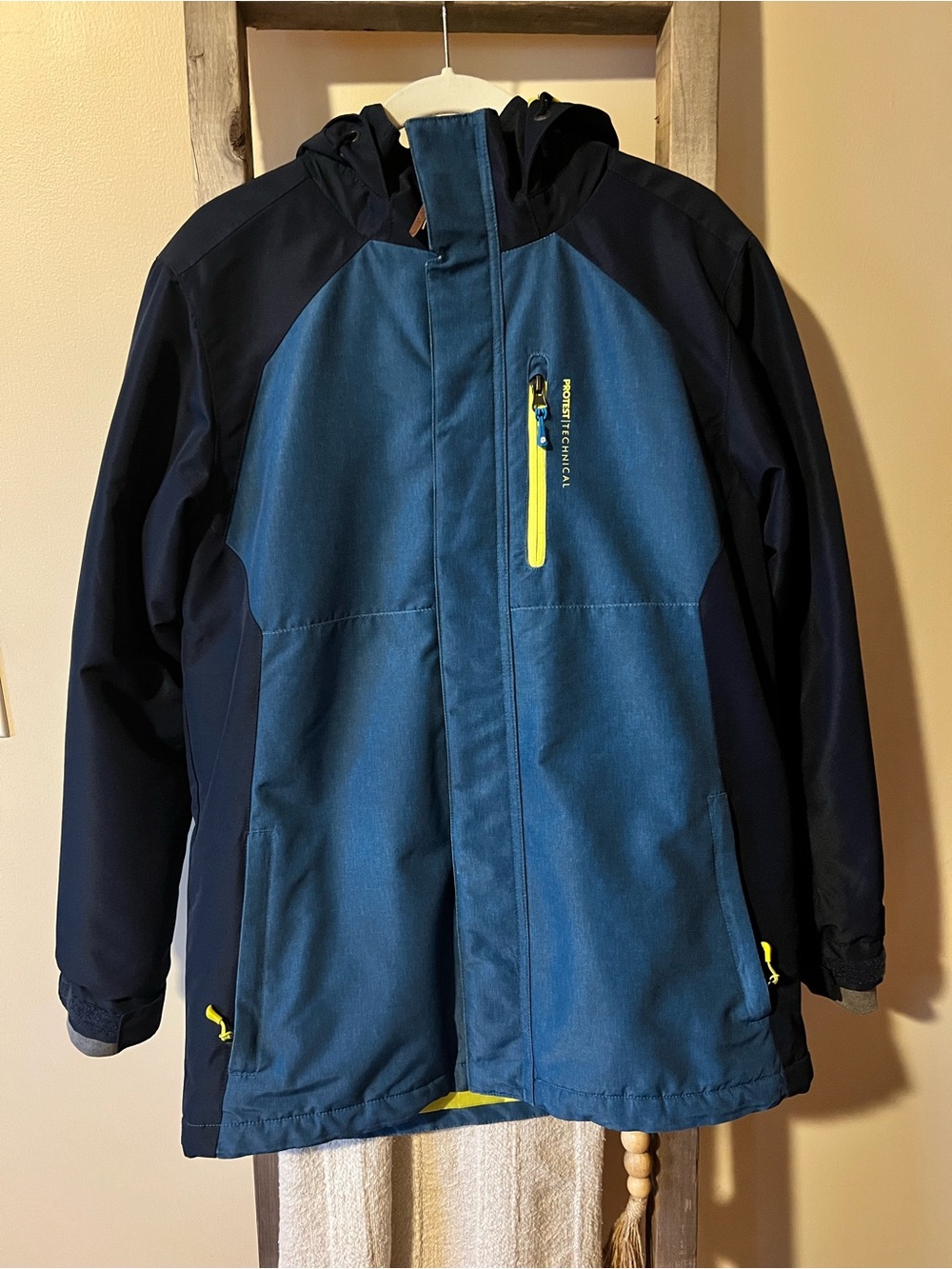 Kids protest ski jacket size (176) 16